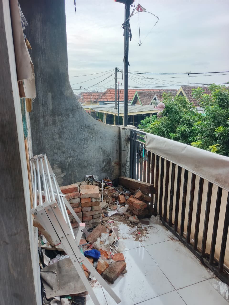 Before Pengerjaan bekas bongkaran rumah di sidoarjo